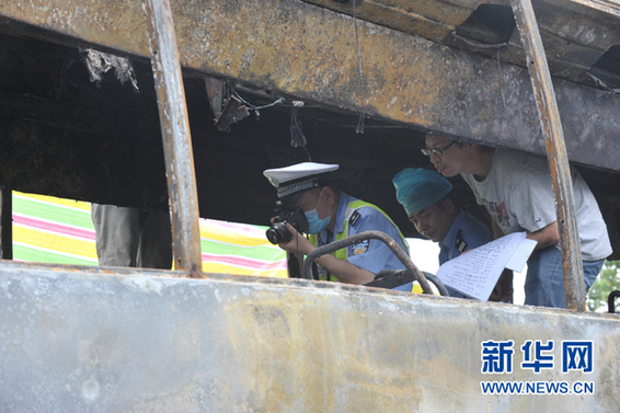 19���賿3�c(di��n)���ң����������ۑѶ�1309KM̎�ɖ|��������һ�v�b�d���ɿ�ȼҺ�w��С؛܇�cһ�v�����_���F�ݵĴ��܇�l(f��)��׷β��ըȼ�������A��ӛ�������