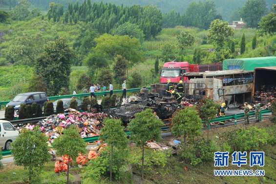 19���賿3�c(di��n)���������������ۑѶ�1309KM̎�ɖ|����������һ�v�b�d���ɿ�ȼҺ�w��С؛܇�cһ�v�����_���F�ݵĴ��܇�l(f��)��׷β��ըȼ�������A��ӛ�������